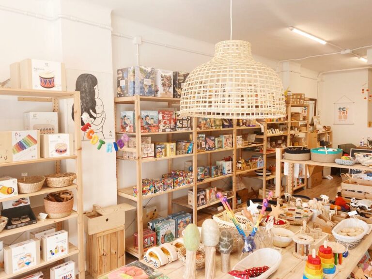 juguetes sostenibles maternidad ecotribu barcelona 1 768x576