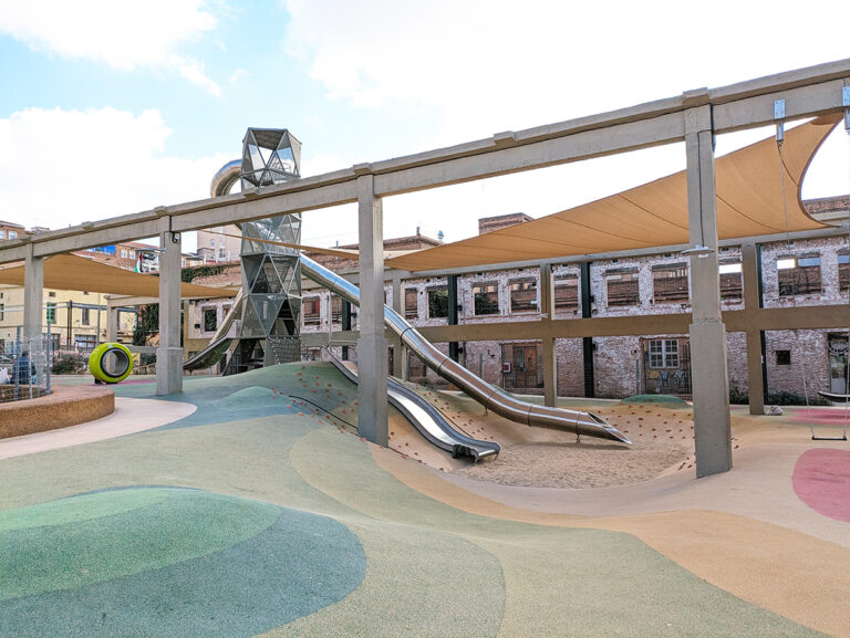 aire de jeux pour enfants barcelone 768x577