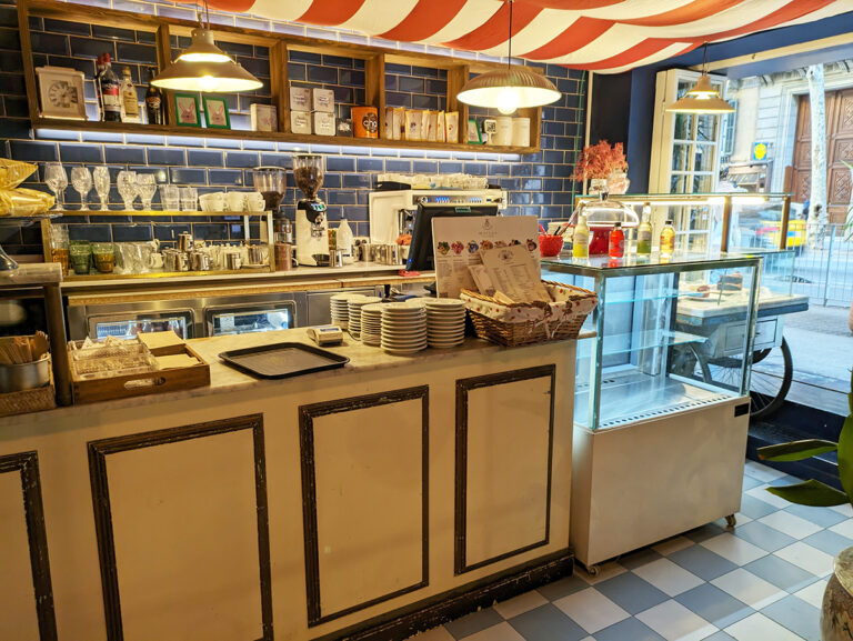 alice secret garden barcelone 1 768x577