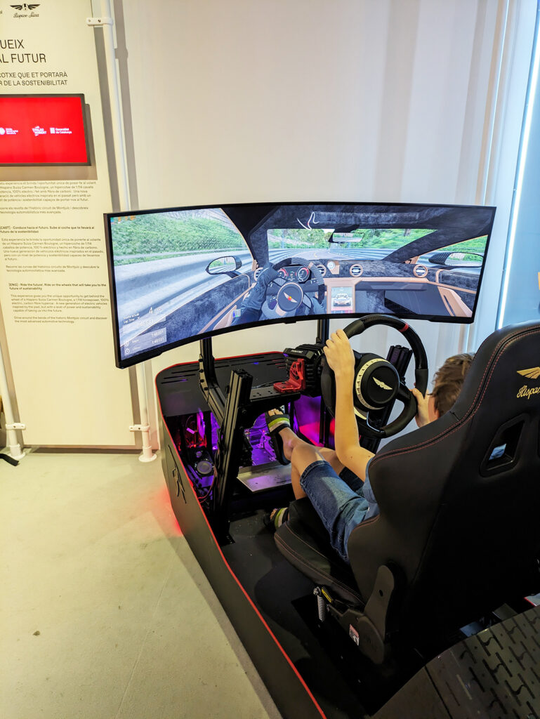 Conduire un simulateur d’hypercar au Montjuïc