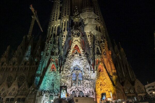 Illumination de la façade du Naixement