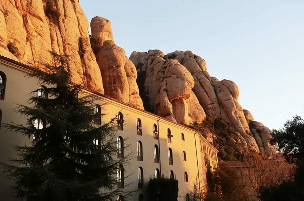 montserrat avec des enfants