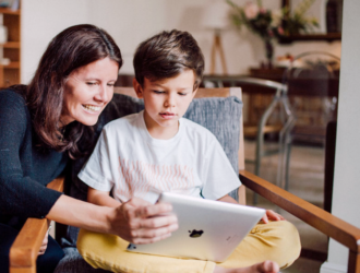apprendre une langue en famille
